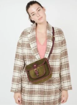 LE FLAV VELOURS SAC GIBEC DBLE POCH - Leren Tas Met Klep En Gesp | Veelkleurig